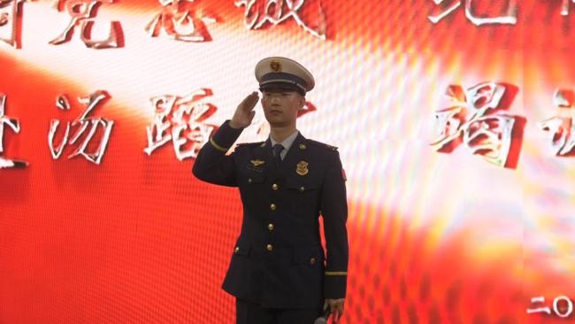 以诗为舟赴春光 青春诵读传薪火——人民美术文化园举办五四青年节诗诵会暨新一期小人书IP活动