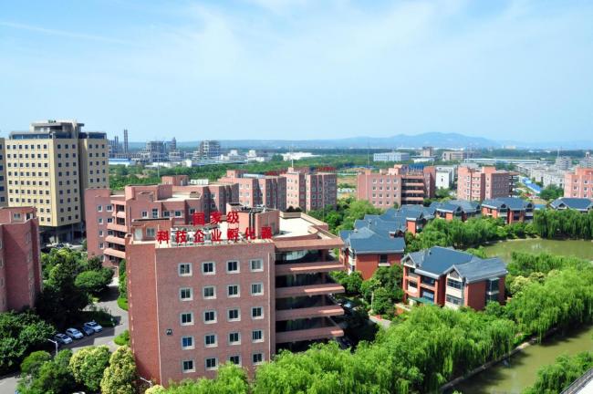 著名歌唱家祖海到炎黄科技园参观